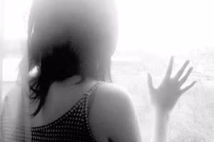 Nhau say xin, thieu nu bi 2 doi tuong thay nhau xam hai