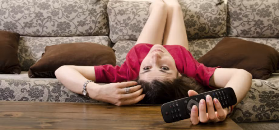 Hội chứng lười biếng: Đã có bằng chứng chứng minh những người tập thể dục thường xuyên ngủ ngon hơn những người không vận động. Ngoài ra giấc ngủ ngon cũng không dành cho những người tối nào cũng tập thể dục. So với những người ngồi một chỗ từ 10 tiếng trở lên thì những người ngồi tối đa 6 tiếng ngủ ngon hơn rất nhiều. (Ảnh: Skymetweather)