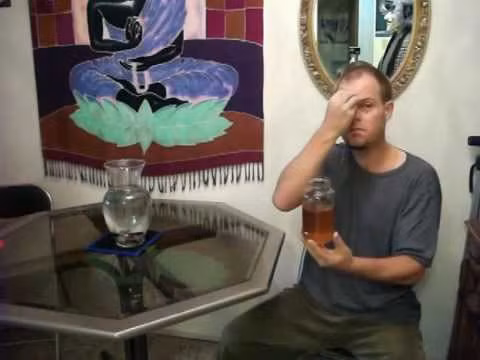 Nếu bạn nghĩ uống một cốc nước ép rau sống cũng đã khó nuốt lắm rồi thì khi tham gia trào lưu vì sức khỏe dưới đây bạn sẽ bị sốc. 