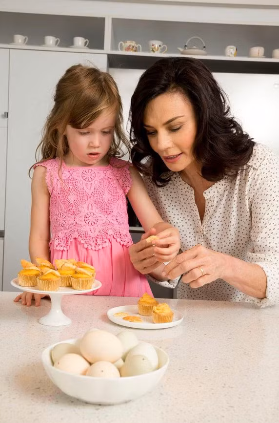 Điều quan trọng nhất là không cần từ bỏ các đồ ăn thức uống yêu thích mà chỉ cần điều chỉnh lại khẩu phần vì càng có tuổi thì sự trao đổi chất càng bị chậm lại.