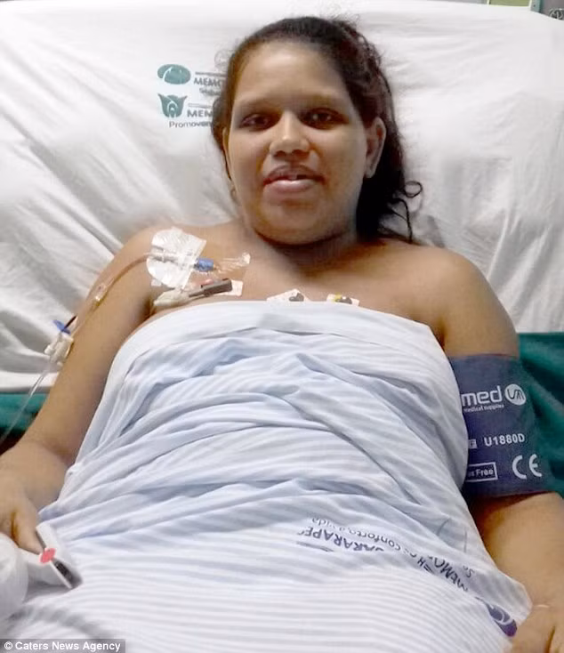 Sản phụ 27 tuổi Michelle Santiago đã quá ngày dự sinh 6 ngày nhưng không chuyển dạ bỗng lên cơn đau tim vì bị tiền sản giật nặng. Điều cuối cùng cô nhớ được là nôn mửa nặng và hét lên. Lúc này cô Michelle đang ở trong phòng chờ sinh tại một bệnh viện phía Đông Bắc Brazil và hai mẹ con sản phụ chết vì không thở được.