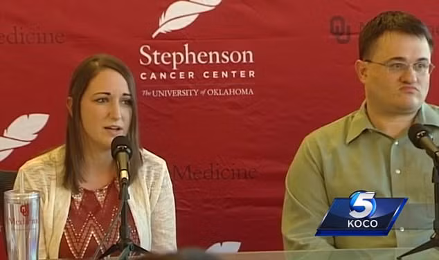 Khối u rất khó tiếp cận nên việc phẫu thuật là hết sức nguy hiểm. Tháng 2/2017, cô Stephanie bắt đầu viết blog về tình trạng bệnh ung thư của mình và bài viết đầu tiên có tới 18.000 người xem. Trong vòng 24 tiếng, câu chuyện của cô đã đến tai bác sĩ Michael Sughrue, người chuyên phẫu thuật các khối u thần kinh đệm ở những khu vực quan trọng của não.