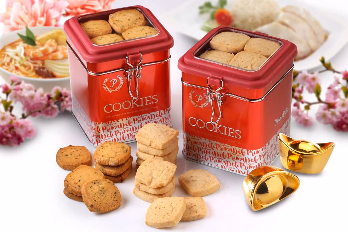Bánh cookies cơm gà Hải Nam là loại bánh được làm riêng cho năm con gà. Những chiếc bánh này đậm hương vị của cơm gà Hải Nam, dầu hương liệu cơm gà và sốt gừng. 