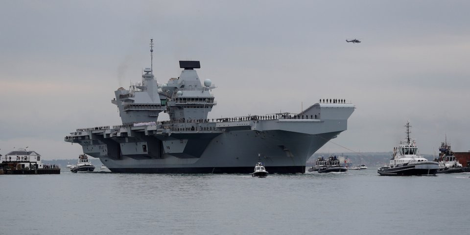 Theo thông tin được Hải quân Anh xác nhận, tàu sân bay lớn nhất nước Anh chiếc HMS Queen Elizabeth hiện đã rời cảng Portmouth, thẳng hướng tới Mỹ để bắt đầu quá trình vận hành thử nghiệm chiến đấu cơ F-35B tại Mỹ. Nguồn ảnh: BI.