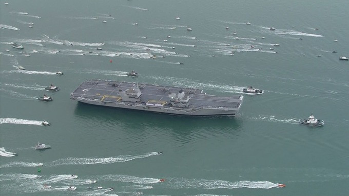 Tàu sân bay HMS Queen Elizabeth không sử dụng hệ thống động lực hạt nhân kể cả khi Anh hoàn toàn có thể tiếp cận được công nghệ này từ Mỹ hoặc Pháp. Nguồn ảnh: Dailymail.