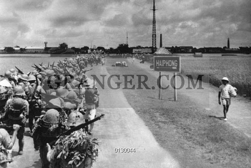 Quân Nhật tiến vào Hải Phòng - nơi có cảng biển lớn nhất Đông Dương, là một cảng cực kỳ quan trọng trong quá trình bóc lột thuộc địa của Nhật. Nguồn ảnh: Granger.