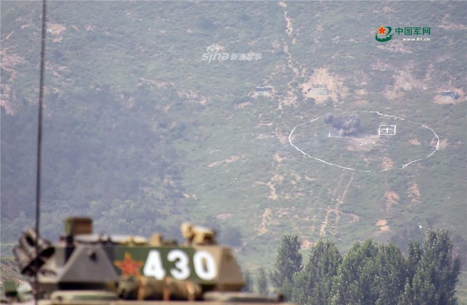 ZBD-03 khai hoả khẩu pháo 30mm trúng mục tiêu. Nguồn ảnh: 81CN.