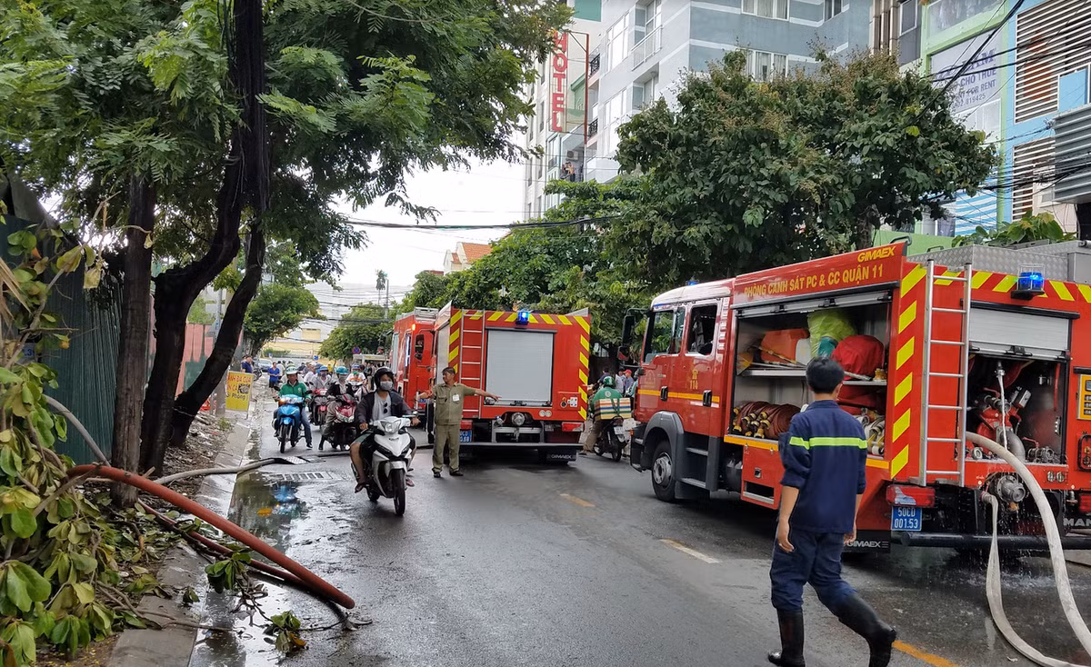 Bai oto gan san bay Tan Son Nhat chay du doi, khu dan cu hon loan-Hinh-2