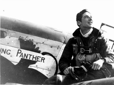 Thậm chí, trong đơn thuốc hàng ngày của trùm phát xít Hitler cũng xuất hiện Amphetamin, bác sĩ riêng của Hitler khẳng định vị Quốc trưởng của nước Đức đã sử dụng Amphetamin thường xuyên với liều lượng tăng dần kể từ năm... 1937 - điều này cũng lý giải cho những biểu hiện thất thường của Hitler vào giai đoạn cuối cuộc chiến. Nguồn ảnh: Pinterest.