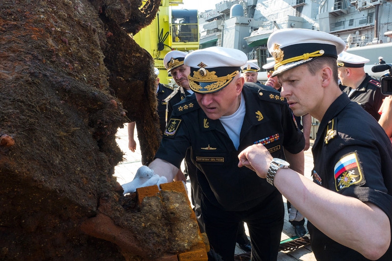 Xe tăng hạng trung M3 Lee được sản xuất trong thời gian từ năm 1941 tới năm 1942 thì kết thúc. Tổng cộng có 6258 chiếc M3 Lee từng được sản xuất. Loại xe tăng hạng trung này có trọng lượng 30 tấn, dài 5,6 mét, rộng 2,72 mét và cao 3,12 mét. Nguồn ảnh: Arms-expo.