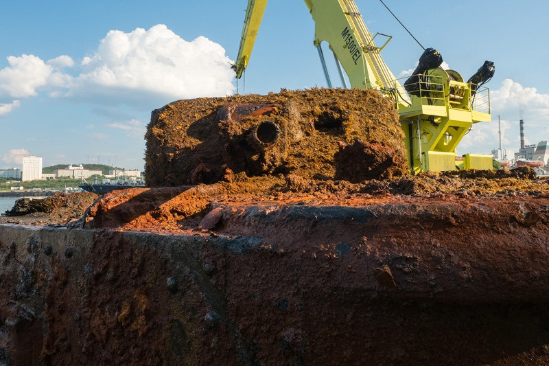 Chiếc xe tăng Mỹ kỳ lại này được trang bị một pháo 75mm ở phía dưới thân xe và một pháo 37mm ở trên nóc xe. Việc trang bị nhiều pháo hơn cho chiếc M3 Lee thực chất chỉ khiến trưởng xa "loạn" hơn trong quá trình chỉ huy. Nguồn ảnh: Arms-expo.