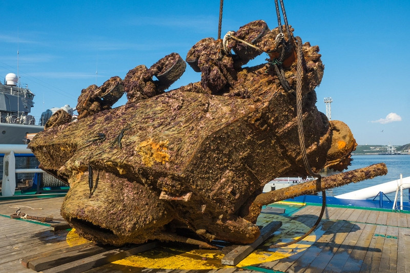 Toàn bộ phần xích của chiếc xe tăng cũng như lớp vỏ bên ngoài đã bị hỏng hoàn toàn sau hơn 70 năm bị nằm ngâm dưới lòng đại dương. Đây là một trong nhiều chiếc xe tăng Mỹ được Nga trục vớt thành công trên biển Barents trong thời gian gần đây. Nguồn ảnh: Arms-expo.