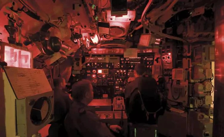 Do sử dụng các công nghệ cũ, tàu ngầm lớp Swiftsure có thiết kế bên trong khá chật chội cùng nhiều hệ thống cổ điển, khiến nó có khả năng tác chiến không cao. Nguồn ảnh: QQ.