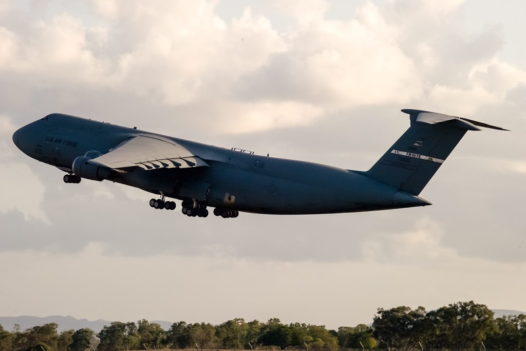 Đây cũng được coi là một trong các loại máy bay vận tải quân sự lớn nhất thế giới hiện nay. C-5 Galaxy bắt đầu được sử dụng phục vụ trong Không quân Mỹ từ năm 1969, nó đã có mặt trong các cuộc chiến tranh ở Việt Nam, Iraq, Nam Tư và Afghanistan. Nguồn ảnh: USAF.