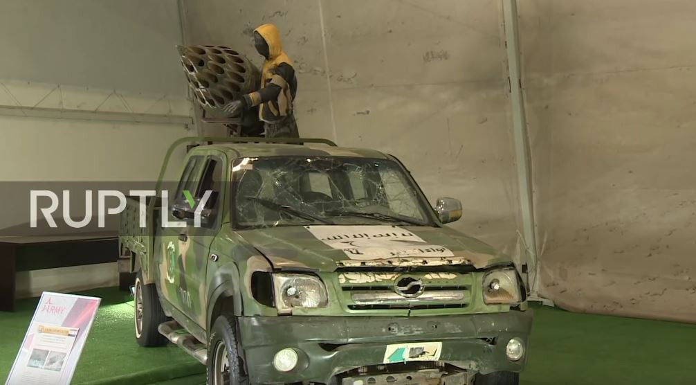 Thậm chí xe bán tải đặt ống phóng pháo phản lực phóng loạt. Nguồn ảnh: Ruptly.