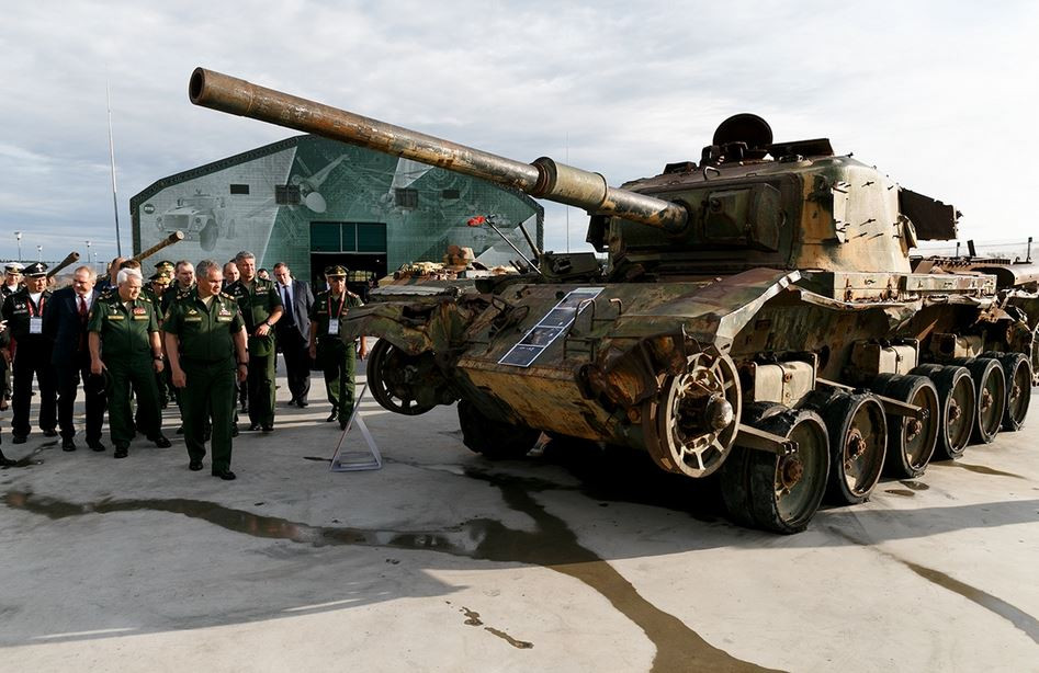 Theo thông báo của Bộ Quốc phòng Nga, có tổng cộng tới 1.000 mẫu vật phương tiện, thiết bị và vũ khí chiến lợi phẩm Quân đội Nga thu giữ được tại chiến trường Syria đang được trưng bày và giới thiệu tại Diễn đàn quân sự quốc tế Army 2018. Nguồn ảnh: Almasdar.