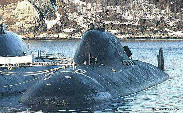 Ra đời vào năm 1977 - gần như đồng thời với Victor III là lớp tàu ngầm Alfa. Lớp tàu ngầm tấn công này của Liên Xô cũng vẫn có độ ồn lớn hơn so với các tàu ngầm Mỹ được ra đời cùng thời. Lớp Alfa thực chất có ít điểm vượt trội hơn so với Victor III nên chỉ có tổng cộng 7 chiếc từng được đóng. Nguồn ảnh: Military.