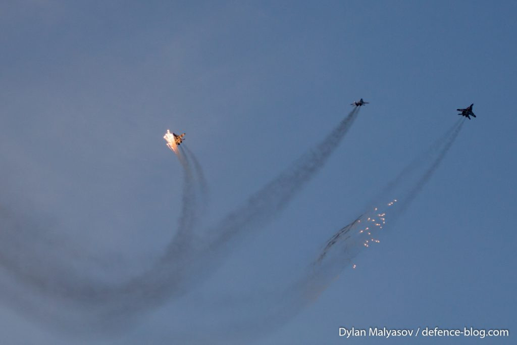 Ngoài ra, còn có các loại máy bay vận tải An-26, Il-76 và cường kích hỗ trợ hoả lực loại Su-25 cũng góp mặt. Các loại chiến đấu cơ tham gia bao gồm Su-24; Su-27 và MiG-29. Nguồn ảnh: Defenceblog.