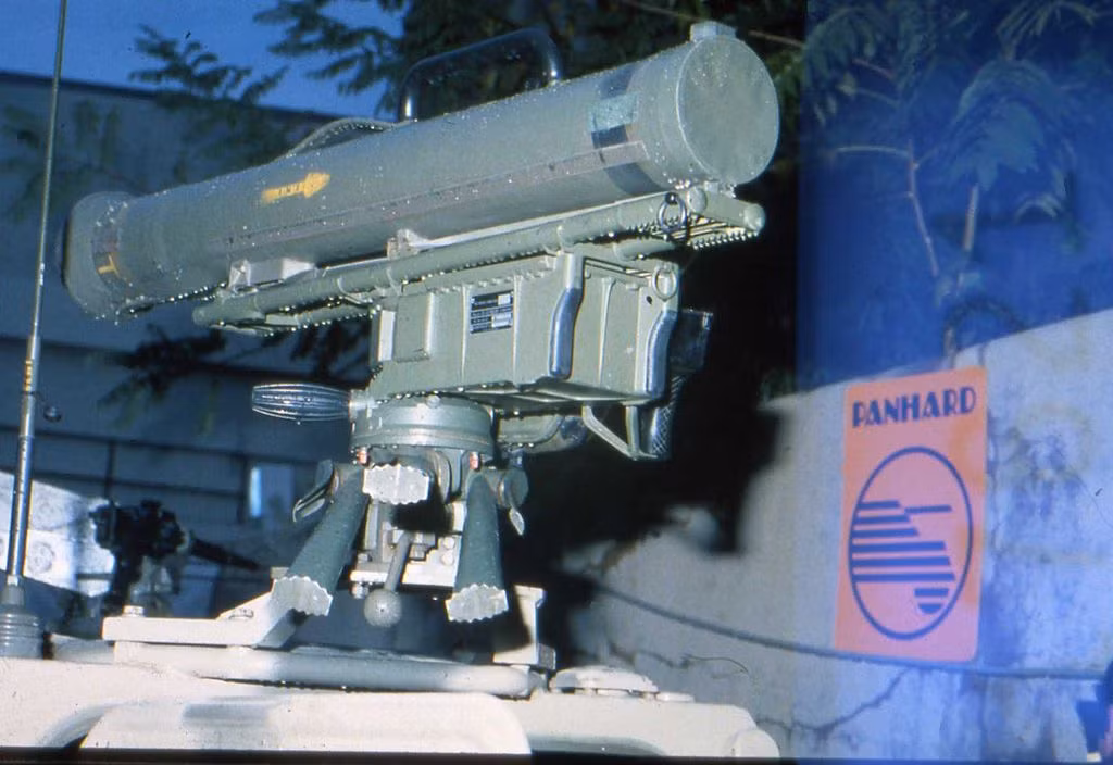 Loại tên lửa chống tăng hiện đại nhất của Pháp thời Chiến tranh Lạnh là loại MILAN cũng xuất hiện trong kho vũ khí chống tăng của Iran. Loại tên lửa MILAN này có tầm bắn lên tới 3000 mét, sơ tốc đầu đạn 200 mét và có trọng lượng rất gọn nhẹ, chỉ 7,1 kg. Nguồn ảnh: Wpedia.