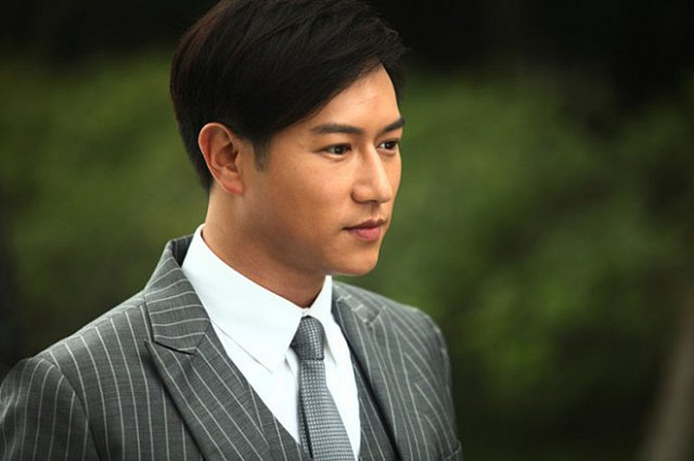 Trần Kiện Phong sinh năm 1978, anh từng có thời gian dài gắn bó với TVB nhưng không tạo được nhiều tiếng vang