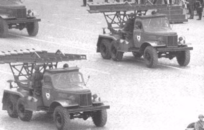 Trước Chiến tranh Thế giới thứ hai, tổ hợp pháo phản lực phóng loạt BM-13 "Katyusha" được giới thiệu cho Iosif Stalin lãnh đạo cao nhất của Liên Xô lúc bấy giờ. Tuy nhiên thiết kế của nó không gây ấn tượng mạnh cho lắm với những nhà lãnh đạo do quá... đơn giản và độ chính xác quá thấp. Nguồn ảnh: RBTH.