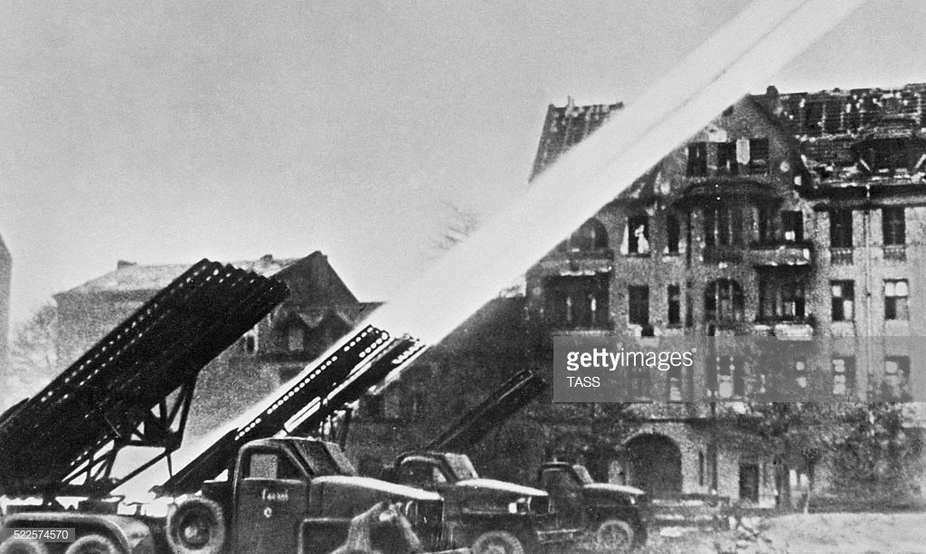 Trong trận đầu ra quân này, bảy dàn hoả lực Katyusha không những làm quân Đức phải khiếp vía mà còn làm cả quân Liên Xô phải sợ hãi do những âm thanh mà nó gây khi những quả tên lửa được phóng đi. Nguồn ảnh: Gettyimg.