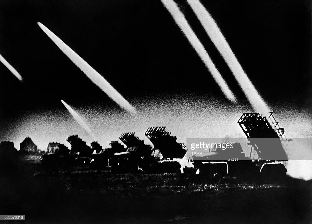 Sau màn ra mắt đầy ấn tượng với cả quân địch lẫn quân ta, Katyusha đã được biên chế hàng loạt vào các lực lượng Liên Xô tham chiến ở tiền tuyến và trở thành một trong những loại vũ khí biểu tượng của Liên Xô trong Chiến tranh Thế giới thứ hai. Nguồn ảnh: Gettyimg.