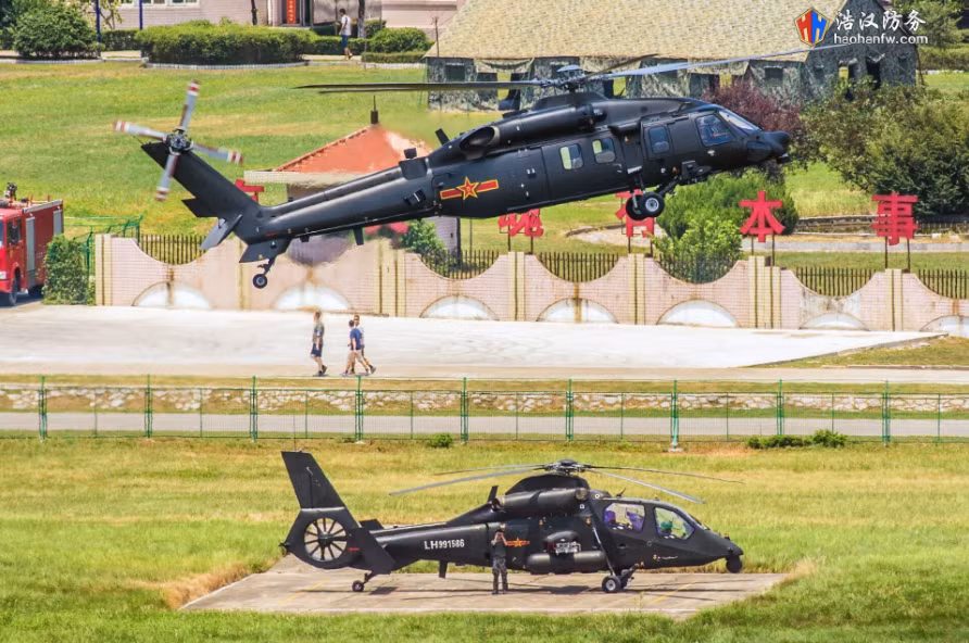 Về cơ bản, Z-20 Harbin là loại trực thăng được Trung Quốc nhái hoàn toàn từ chiếc trực thăng Black Hawk của Mỹ. Báo chí nước ngoài thậm chí còn mỉa mai gọi Z-20 Harbin của Trung Quốc là "Copyhawk" - Con Ó nhái. Nguồn ảnh: Weibo.