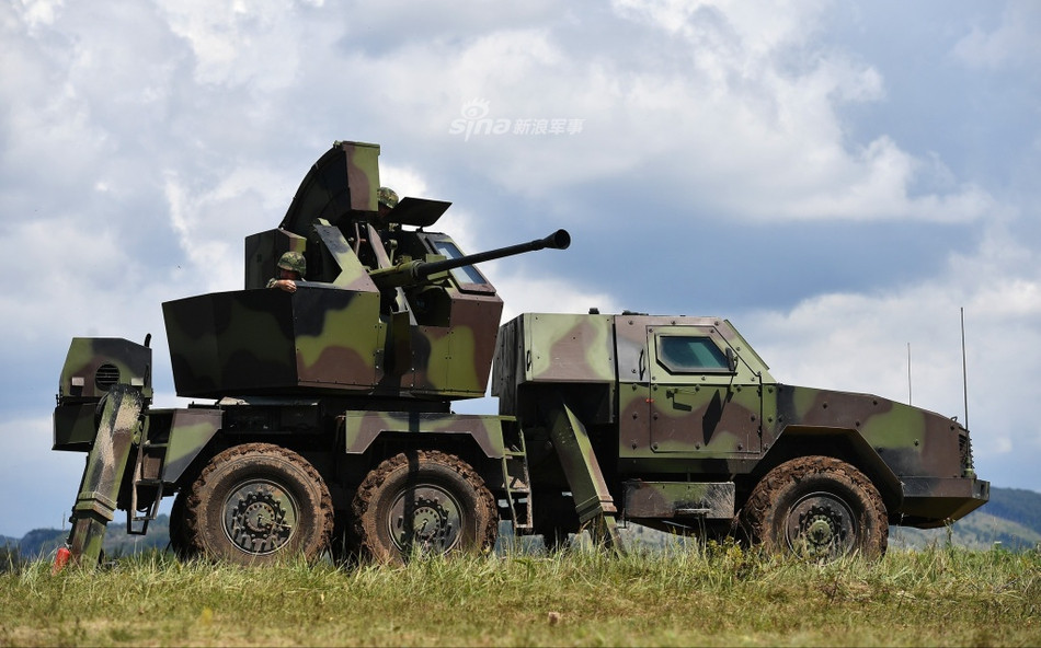 Loại tên lửa mà PASARS-16 sử dụng có khả năng bắn xa tối đa tới 12.000 mét, tầm cao tối đa lên tới 8000 mét và có trọng lượng 115 kg trong đó đầu đạn nặng 11 kg. Mỗi tổ hợp pháo phóng không tự hành PASARS-16 mang theo tối đa được 2 tên lửa phòng không loại này. Nguồn ảnh: Sina.