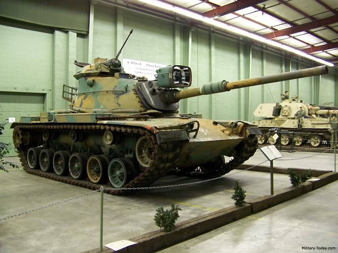 Thiết kế cải tiến kết hợp một động cơ Continental V-12 750 mã lực (560 kW) làm mát bằng không khí, động cơ diesel twin-turbo tăng áp, mở rộng phạm vi hoạt động đến hơn 480 km trong khi giảm việc tiếp nhiên liệu và phục vụ.