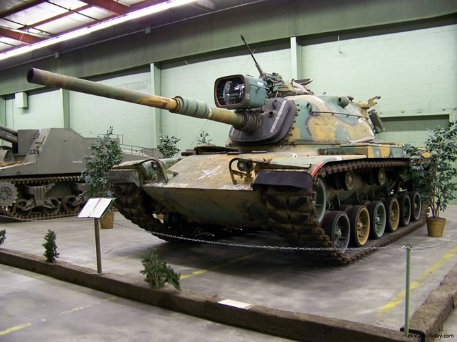 M60 gắn một pháo 105 mm, so với pháo 90 mm của M48.