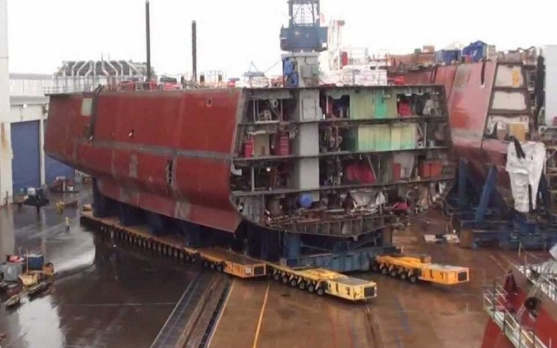 Hai động cơ của tàu là loại động cơ Rolls Royce do Anh sản xuất. Động cơ này giúp tàu sẽ di chuyển được với tốc độ tối đa lên tới 55 km/h. Nguồn ảnh: Armsexpo.