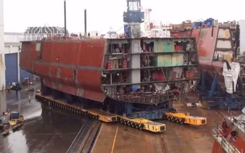 Hai động cơ của tàu là loại động cơ Rolls Royce do Anh sản xuất. Động cơ này giúp tàu sẽ di chuyển được với tốc độ tối đa lên tới 55 km/h. Nguồn ảnh: Armsexpo.