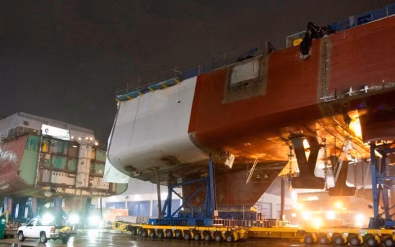 USS Zumwalt có độ giãn nước lên tới 15.000 tấn - là khu trục hạm có độ giãn nước lớn nhất của Hải quân Mỹ. Nguồn ảnh: Armsexpo.