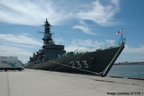 Trong khoảng thời gian từ năm 1988 tới năm 1991, tổng cộng phía Nhật đã đóng được tới... 6 khu trục hạm loại này chỉ trong vỏn vẹn có bốn năm. Mặc dù ban đầu, phía Nhật dự kiến sẽ đóng tới 11 chiếc nhưng sau đó, do các áp lực chính trị về việc lực lượng khu trục hạm của Nhật không được phép có quá nhiều tàu hiện đại đã khiến con số giảm xuống còn 6 chiếc. Nguồn ảnh: STB-1.