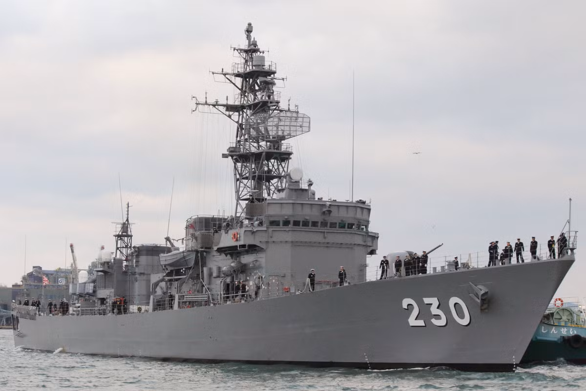 Trang bị vũ khí trên tàu bao gồm 8 tên lửa chống hạm Harpoon, 1 hải pháo 76mm, 1 pháo cao tốc Phalanx 20mm và 2 x 3 ống phóng ngư lôi cỡ nhỏ loại 324mm. Nguồn ảnh: Japtimes.