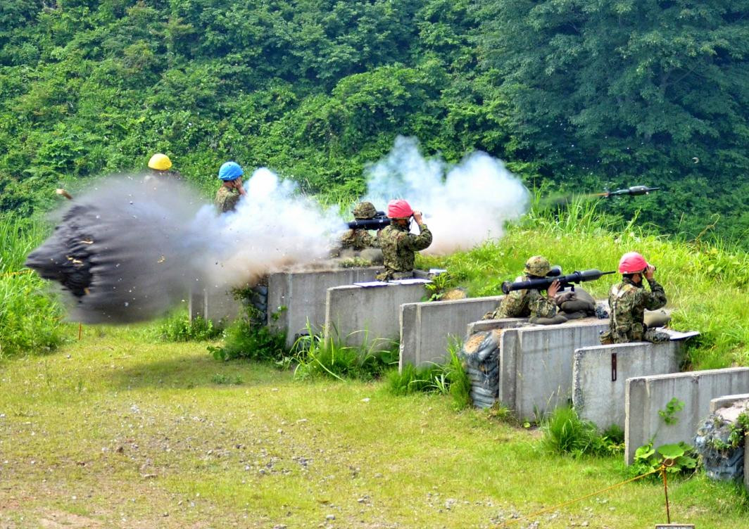 Hiện tại, Nhật Bản và Thuỵ Sĩ đều đã có giấy phép sản xuất Panzerfaust 3 và trang bị đại trà loại vũ khí này cho lực lượng quân đội của mình. Mặc dù các loại xe tăng hiện tại đều đã được trang bị giáp phản ứng nổ ERA - điểm yếu chí tử của Panzerfaust 3 tuy nhiên vì nhiều lý do, loại vũ khí này vẫn tiếp tục được sử dụng và phổ biến. Nguồn ảnh: Japanesetimes.