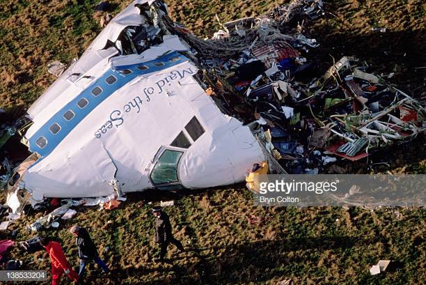 Cơ trưởng của chiếc Pan Am 103 là một người có kinh nghiệm bay rất kỳ cựu với tổng cộng 11.000 giờ bay, cơ phó của ông thậm chí còn có tới... 12.000 giờ bay. Tuy nhiên tất cả là không đủ, theo các báo cáo điều tra, phần ca-bin lái đã bị tách hoàn toàn khỏi máy bay và rơi cách phần thân gần 1 kilomets. Nguồn ảnh: Getty.