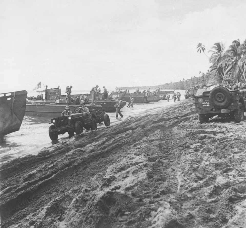 Trận chiến ở Guadalcanal này cũng là một trong những trận chiến mang tính biểu tượng nhất của Mỹ, giúp lấy lại tinh thần cho người dân Mỹ và khẳng định với thế giới rằng quân đội Mỹ hoàn toàn biết cách chiến đấu chứ không phải là một đội quân công tử nhà giàu. Nguồn ảnh: BI.