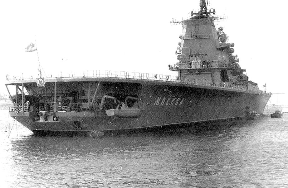 Tới nay, không còn một chiếc tàu sân bay trực thăng lớp Moscow nào còn tồn tại, tất cả đã bị Nga sau này dỡ xác để lấy sắt thép phục vụ cho việc tái chế. Nguồn ảnh: Navyarchive.