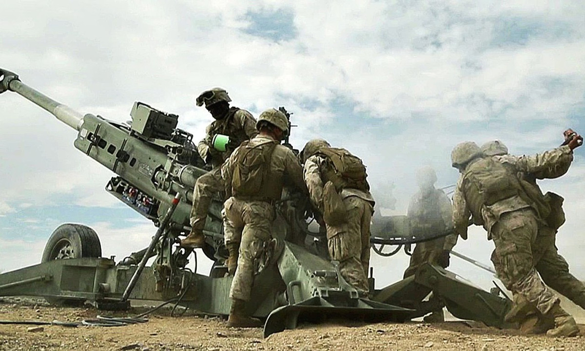 Hiện tại, đang có tổng cộng 4 phiên bản M777 được sử dụng. Trong đó có bản M777 là bản cơ bản nhất, sau đó đến bản M777A1 với hệ thống dẫn bắn bằng máy tính, M777A2 là bản nâng cấp về phần mềm của M777A1 và M777ER với nòng dài hơn, có thể bắn xa tới 70 km. Nguồn ảnh: Howitzer.