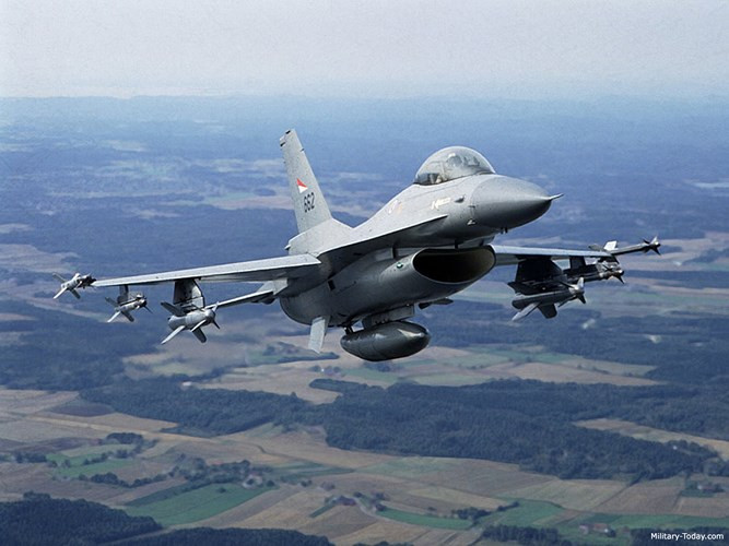 Tuy nhiên, ưu điểm lại chính là nhược điểm của dòng tên lửa chống hạm này. Điểm yếu đầu tiên của nó đó là do bay ở độ cao thấp, tên lửa dễ bị nhiễu động bởi yếu tố tự nhiên. Đặc biệt tên lửa rất khó phát động tấn công khi biển động và sóng cao.