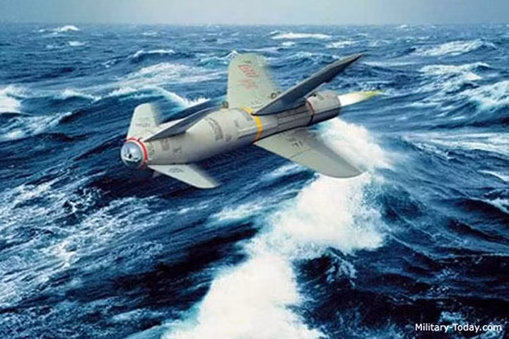  Tên lửa AGM-119 Penguin là loại tên lửa chống hạm đầu tiên của phương Tây được trang bị đầu dò hồng ngoại (khác với kỹ thuật dẫn hướng bằng radar chủ động phổ biến thời điểm đó).