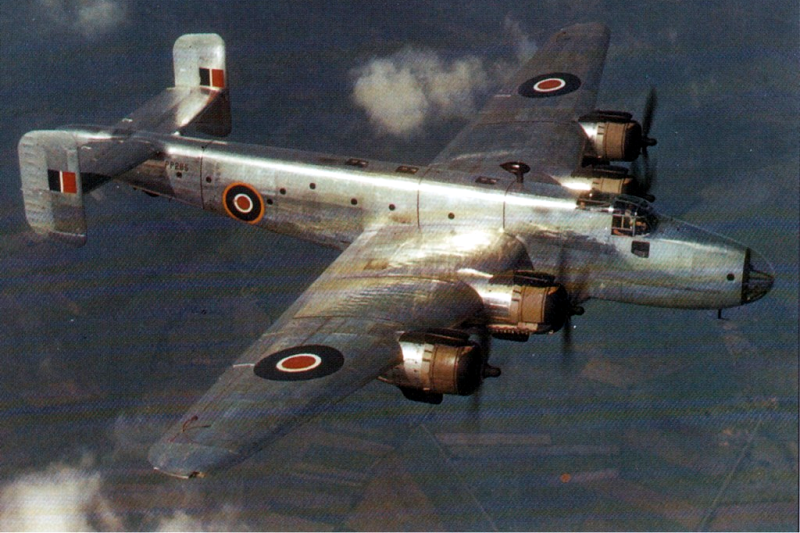 Máy bay ném bom bốn động cơ do Anh sản xuất phục vụ trong Không quân Hoàng gia Anh mang tên Handley Page Halifax. Nguồn ảnh: Fotoreports.