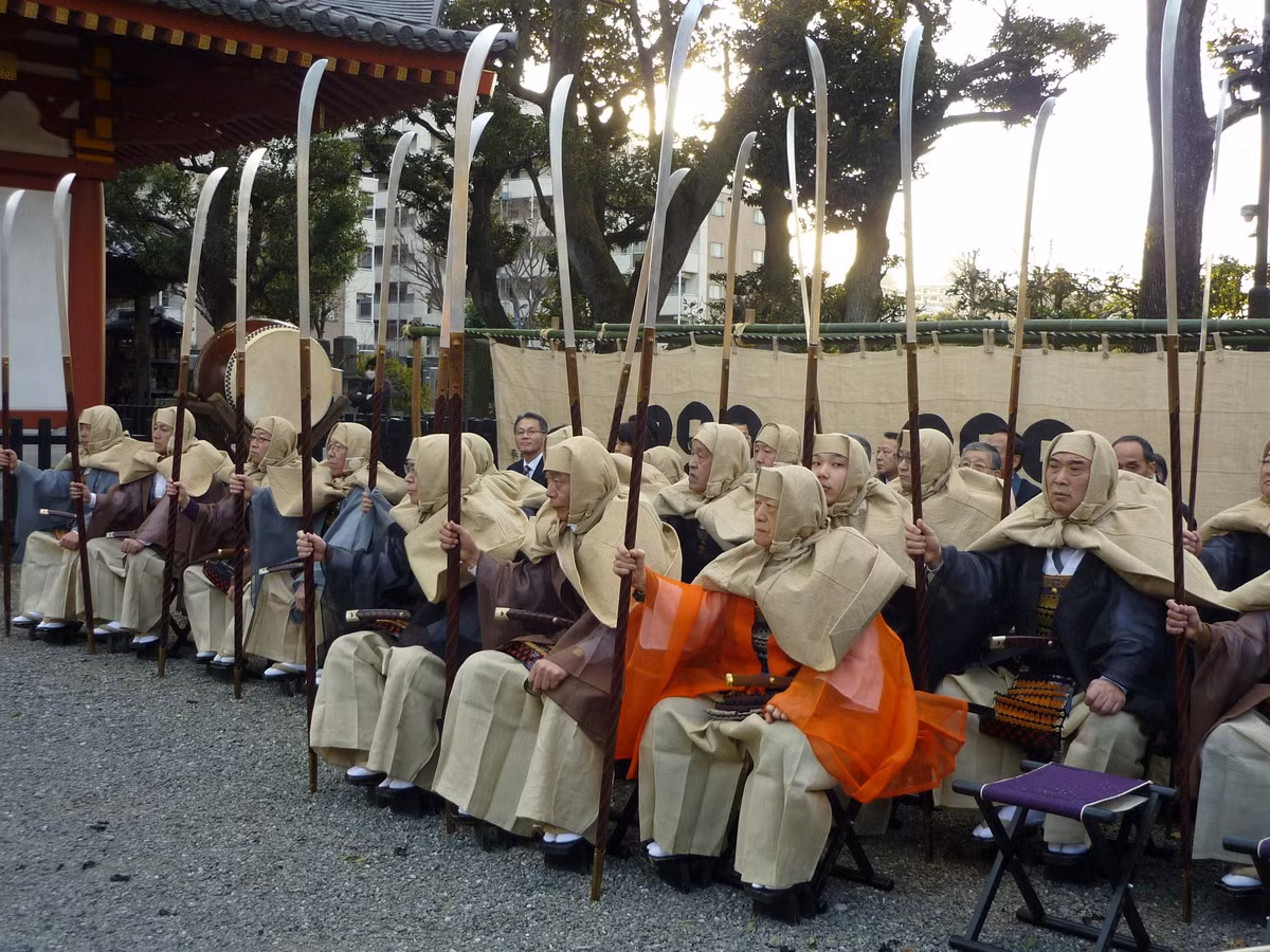 Tới năm 1571, Nobunaga tiến hành chiến dịch truy quét cuối cùng, giết hại khoảng 12.000 người bao gồm cả phụ nữ và trẻ em, phá huỷ nhiều đền, chùa nơi đào tạo ra các Sohei.