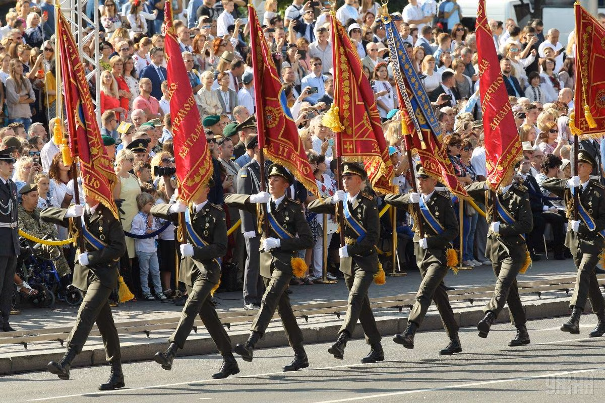 Đội danh dự của Ukraine tham gia cuộc duyệt binh. Nguồn ảnh: Yhiah.