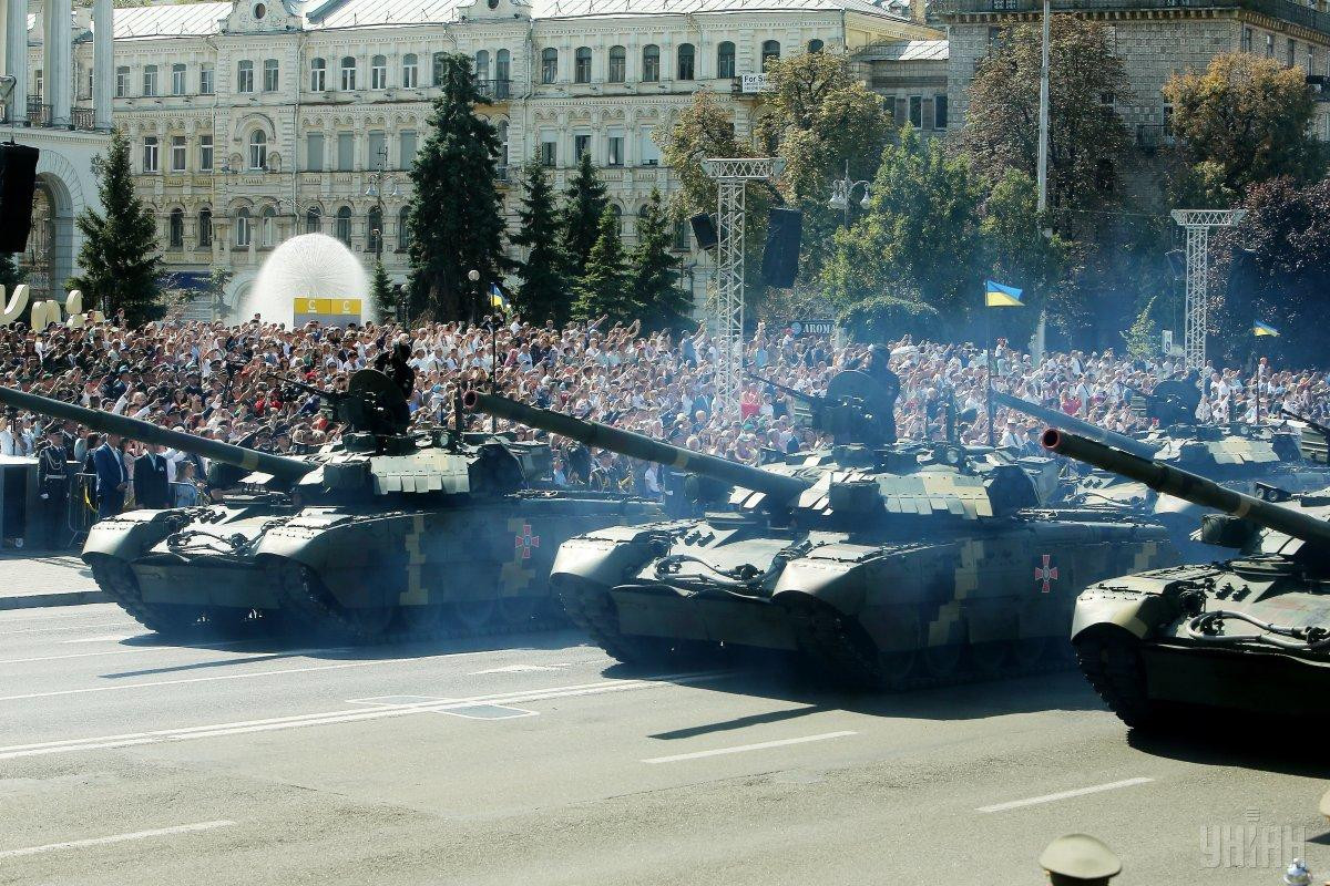 Xe tăng T-84 - một trong những phiên bản xe tăng hiện đại nhất hiện nay mà Ukraine sở hữu cũng xuất hiện với số lượng rất lớn trong cuộc duyệt binh. Nguồn ảnh: Yhiah.