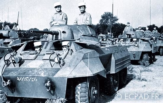 Xe được trang bị một động cơ 6 xi-lanh sử dụng nhiên liệu xăng với tổng công suất đầu ra là 110 sức ngựa ở tốc độ vòng quay 3200 vòng mỗi phút cho tốc độ tối đa tới gần 90km/h. Nguồn ảnh: ECPAD.