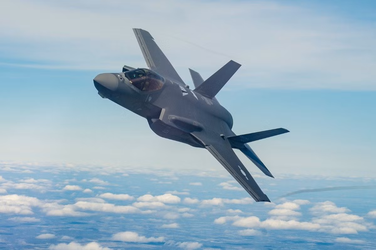 Chưa kể tới việc, khả năng chiến đấu của F-35 vẫn còn khá mù mờ. Nhất là khả năng mang vũ khí hạt nhân trên F-35. Nguồn ảnh: Pinterest.