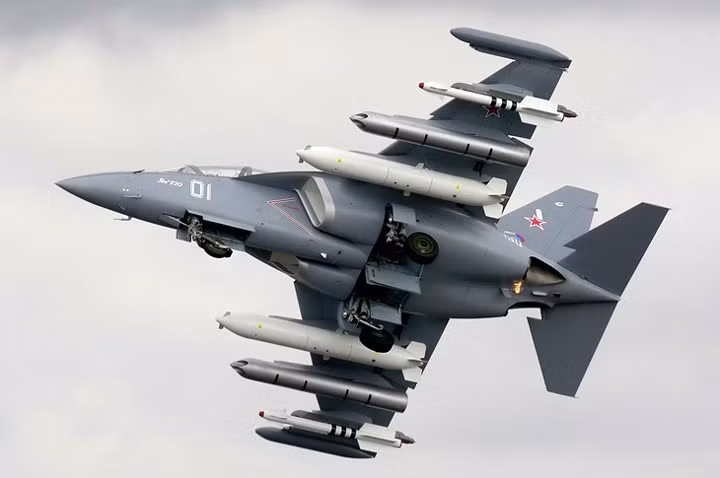 Trong lĩnh vực huấn luyện phi công, Yak-130 được coi là sự lựa chọn hàng đầu của không quân nhiều nước, nhờ ưu thế giá rẻ so với các mẫu tiêm kích huấn luyện khác. (Ảnh: Jetphotos)